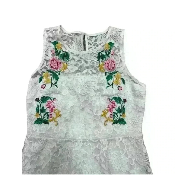 EUC White Lace Sundress With Floral Embroidery Size Small - Picture 3 of 4